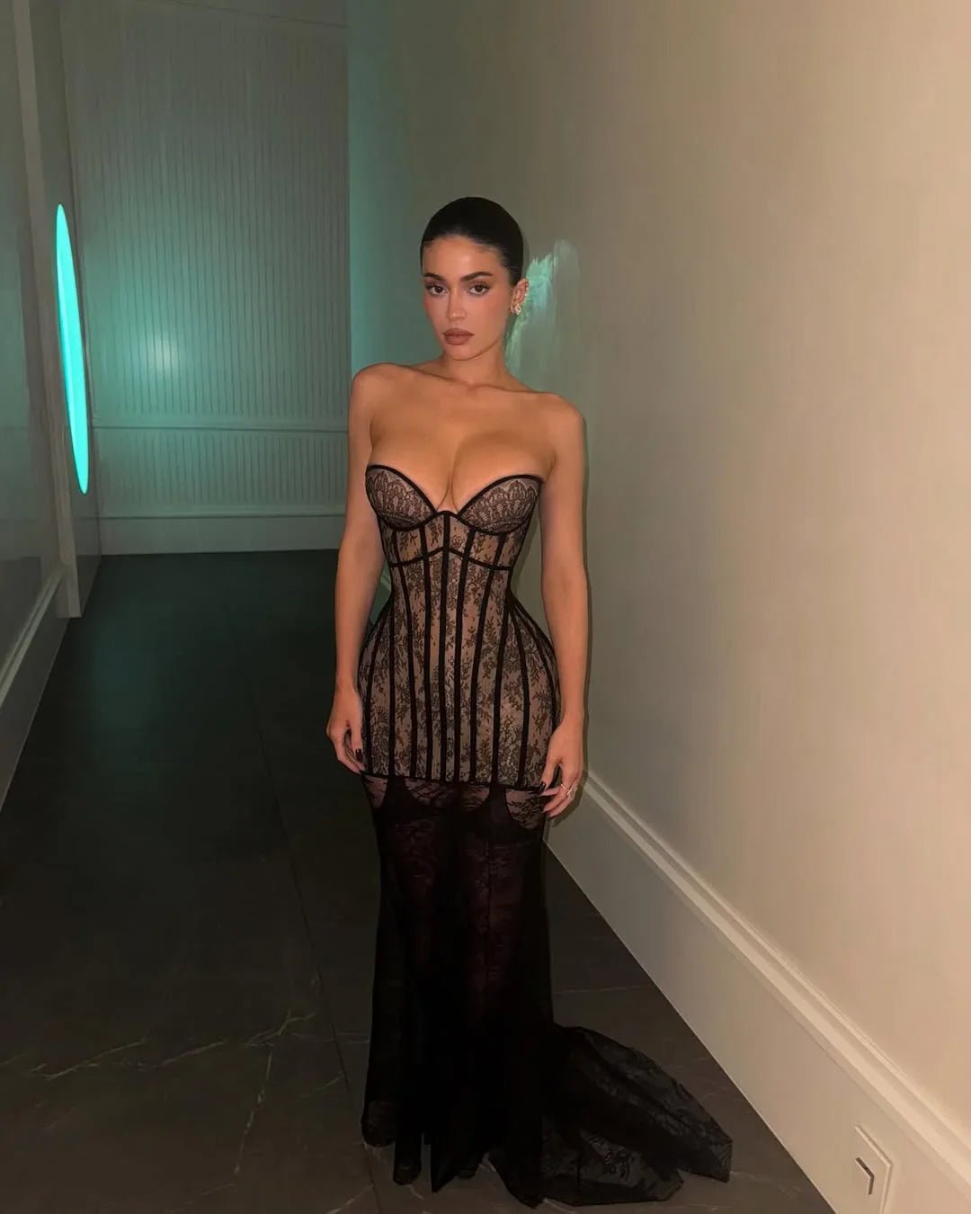 SOERA Missy Strapless Lace Maxi Dress - Dresses - Black M