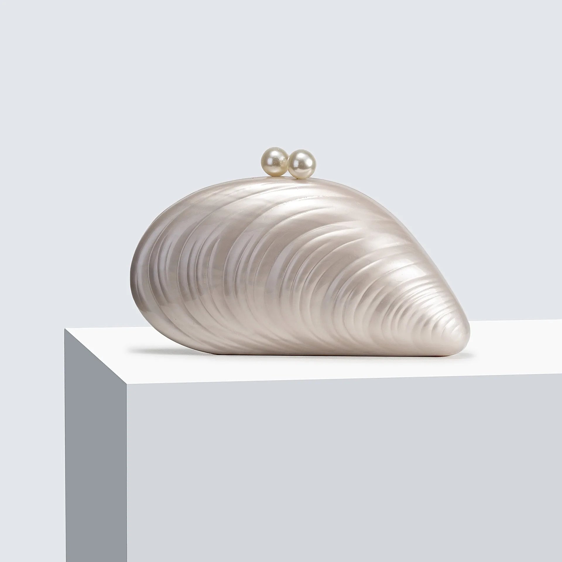 SOERA Valentina Shell-Shaped Clutch Purse - Handbags - White