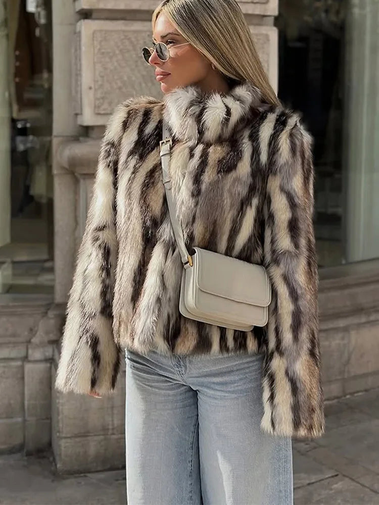 Chic Women's Retro Faux Fur Coat - Stylish Casual Outwear for All Occasions 4