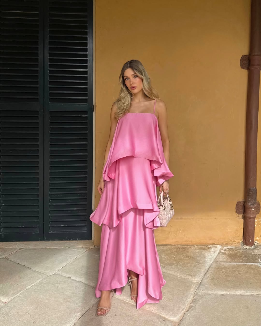 Margot abito lungo in satin a balze