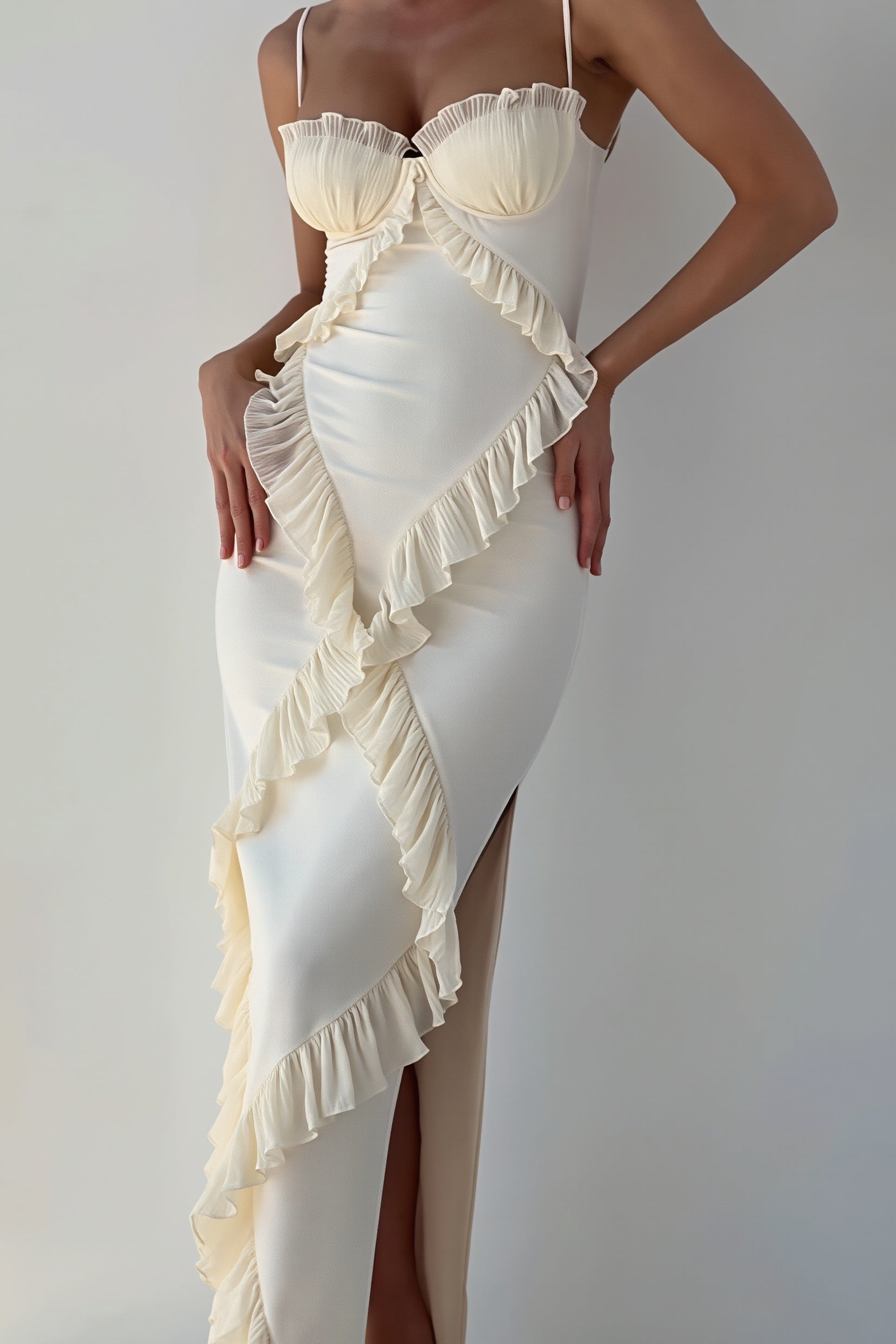 Vestito lungo Natasha in pizzo con volant