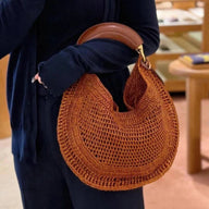 Borsa Amanda Crescent intrecciata da portare sotto il braccio