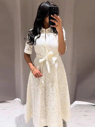 Abito midi Merida ricamato con cintura
