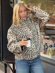 Giacca Daniela in Ecopelliccia Leopardata con Collo Alto
