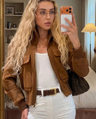 Esther Bomber Corto