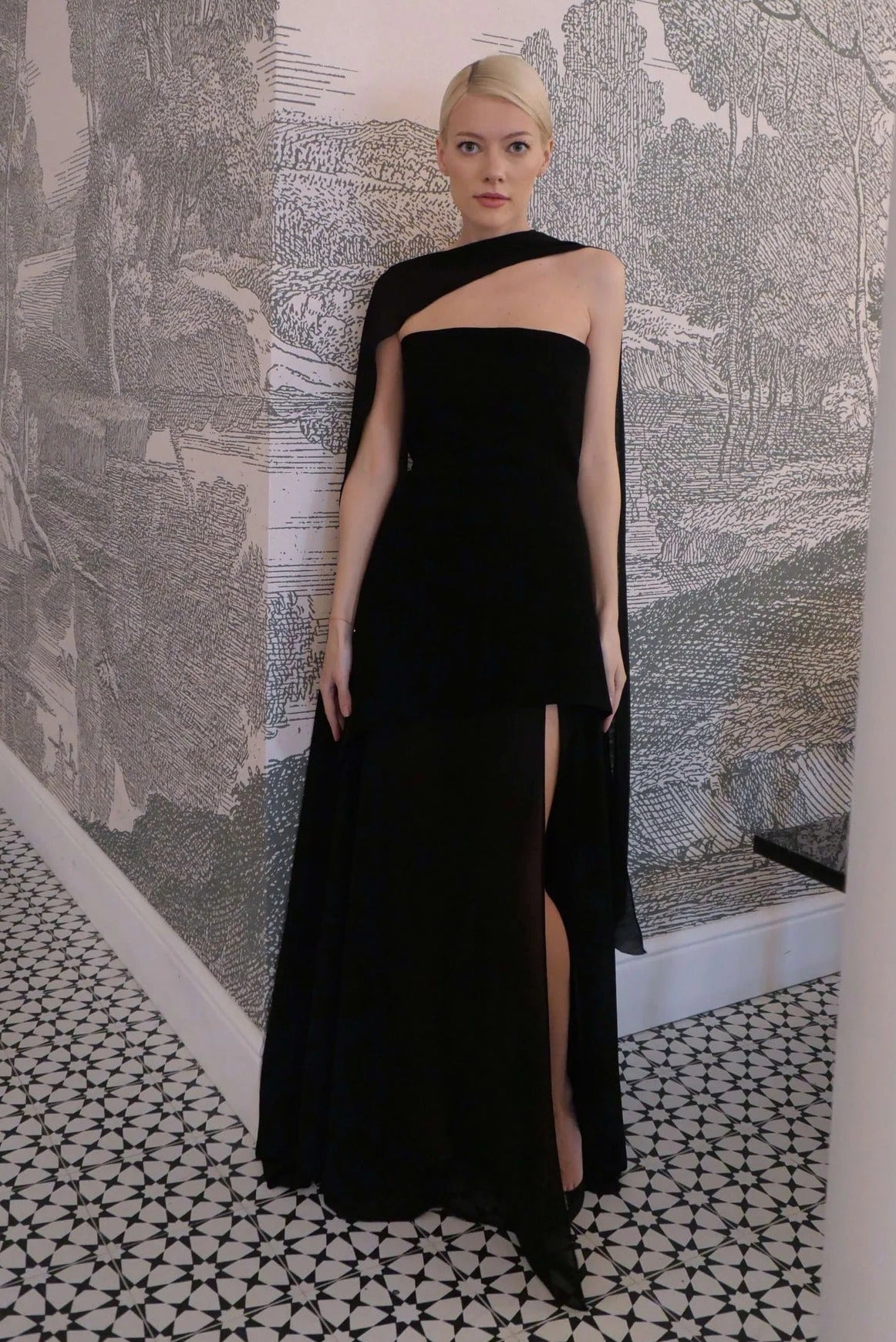 Ophelia abito maxi asimmetrico trasparente