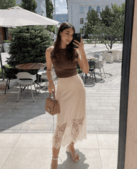 Gonna lunga in satin con bordo in pizzo e spacco Cheska